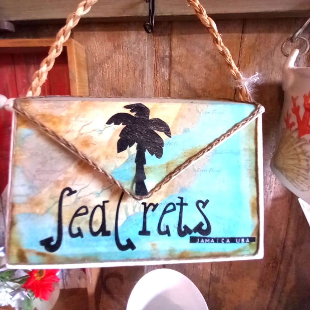 Little pocketbook cigar box Bahamas